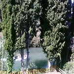 Georgina Apartments-pool-river Lejlighedshotel