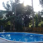 Georgina Apartments-pool-river 3* Mesongí
