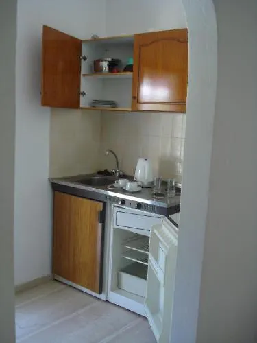 Georgina Apartments-pool-river 3*