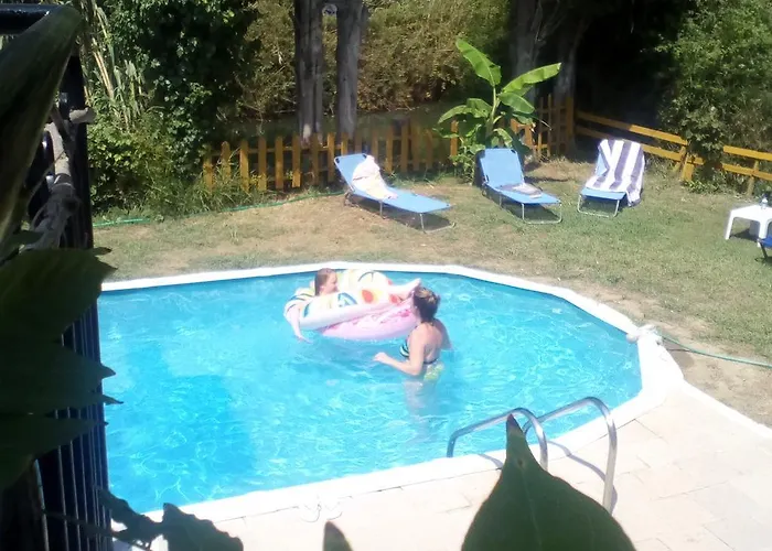 Georgina Apartments-pool-river 3*