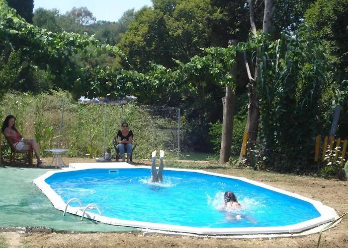 Georgina Apartments-pool-river شقة فندقية