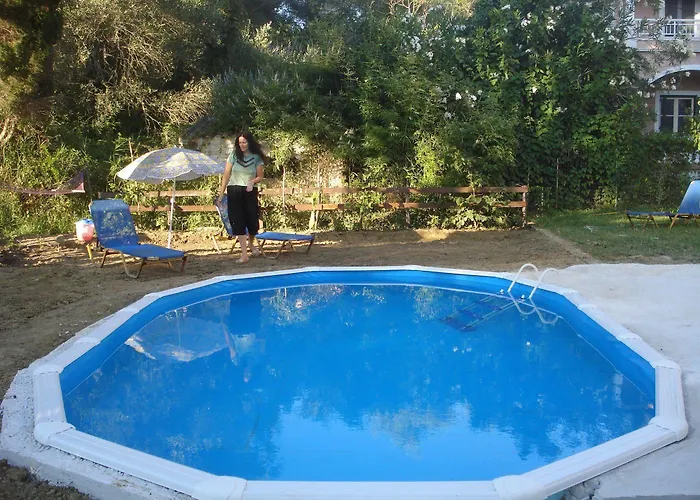 Georgina Apartments-pool-river 3*