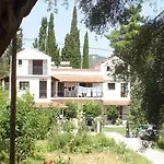 Georgina Apartments-pool-river 3*