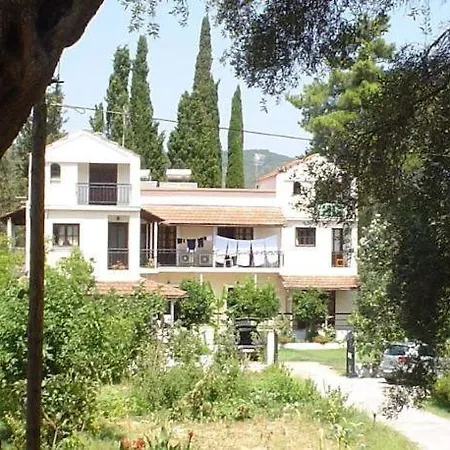 Georgina Apartments-pool-river 3*