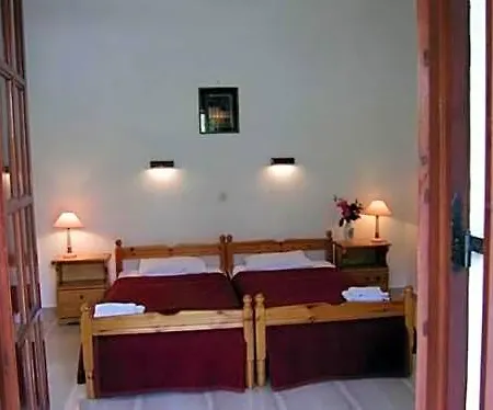 Georgina Apartments-pool-river-sea 5' Aparthotel