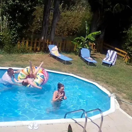 Georgina Apartments-pool-river 3*