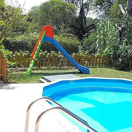 Georgina Apartments-pool-river 公寓式酒店 3*