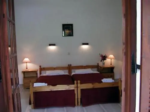 Georgina Apartments-pool-river Aparthotel 3*