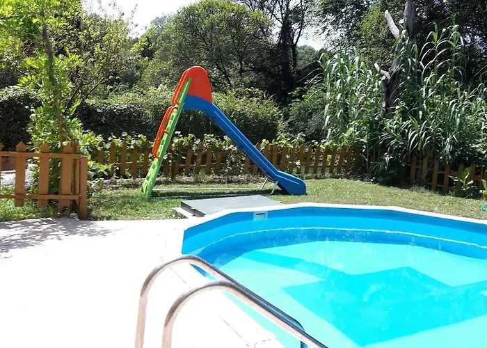 מלון דירות Georgina Apartments-pool-river