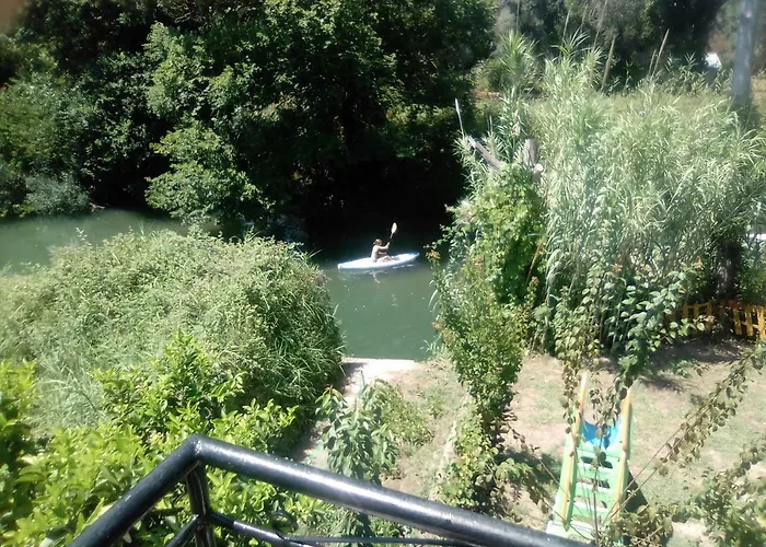 Georgina Apartments-pool-river 3*