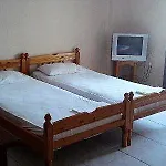 Georgina Apartments-pool-river 公寓式酒店 3*