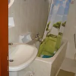 Georgina Apartments-pool-river 公寓式酒店 3*