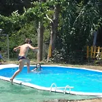 Georgina Apartments-pool-river 3* 梅松吉