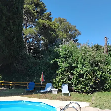 Georgina Apartments-pool-river