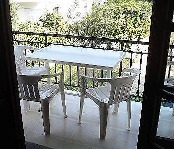 アパートホテル Georgina Mesongí