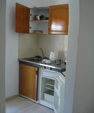 Georgina Apartments-pool-river 3*
