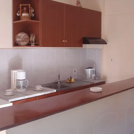 Georgina Apartments-pool-river 3* 梅松吉