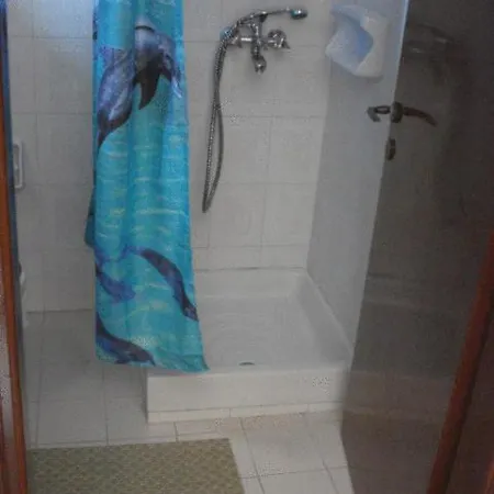 Georgina Apartments-pool-river מלון דירות מסונגי