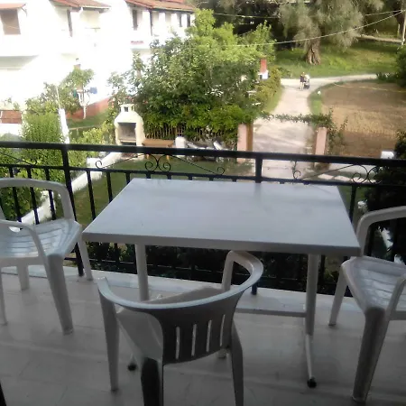 アパートホテル Georgina Mesongí